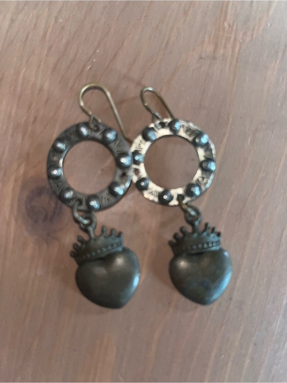 Queen of hearts earrings juicy couture brass copper tone dangle